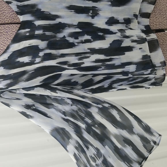 Jennifer Lopez Printed Hi low Top - Picture 5 of 9